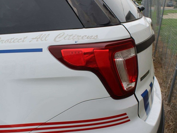 2016-ford-explorer-image-5