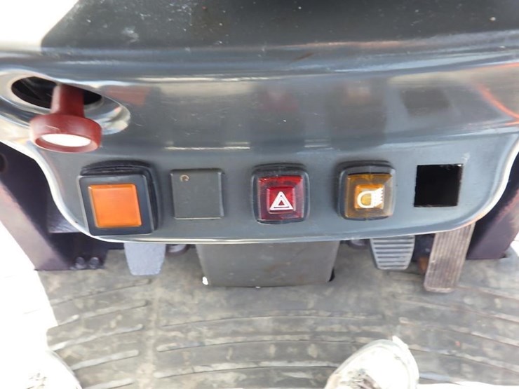 kubota-r420st-wheel-loader-image-34