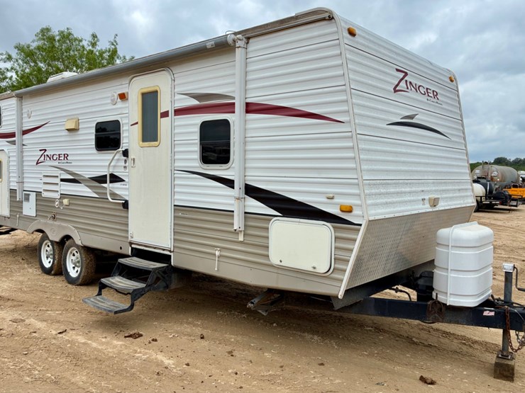 2010-zinger-by-crossroads-bumper-pull-camper-image-1