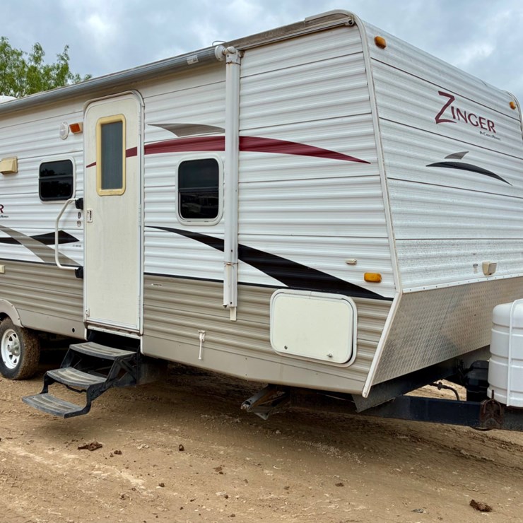 2010 ZINGER BY CROSSROADS BUMPER PULL CAMPER