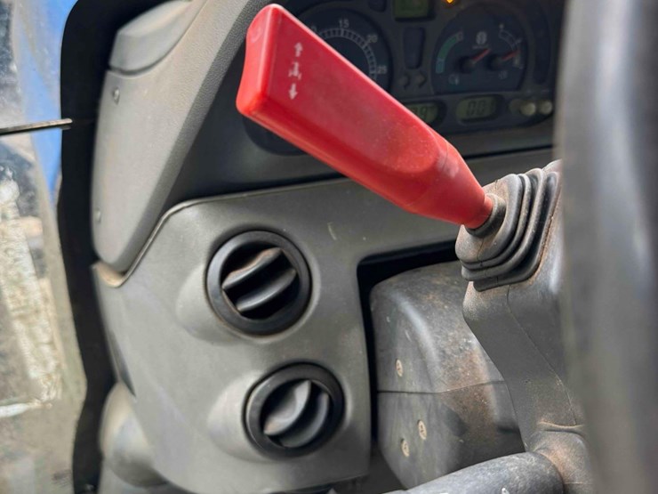 2005-new-holland-ts115a-image-21