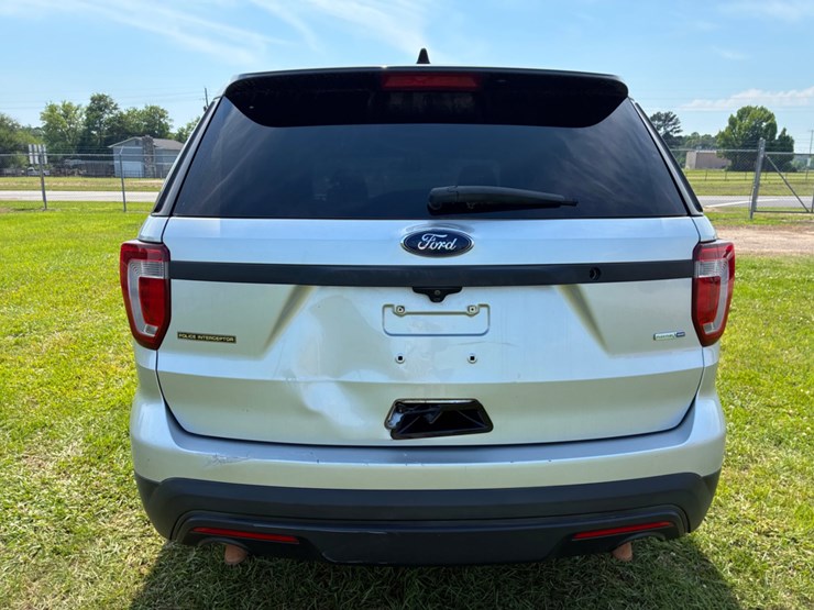 2017-ford-explorer-image-5