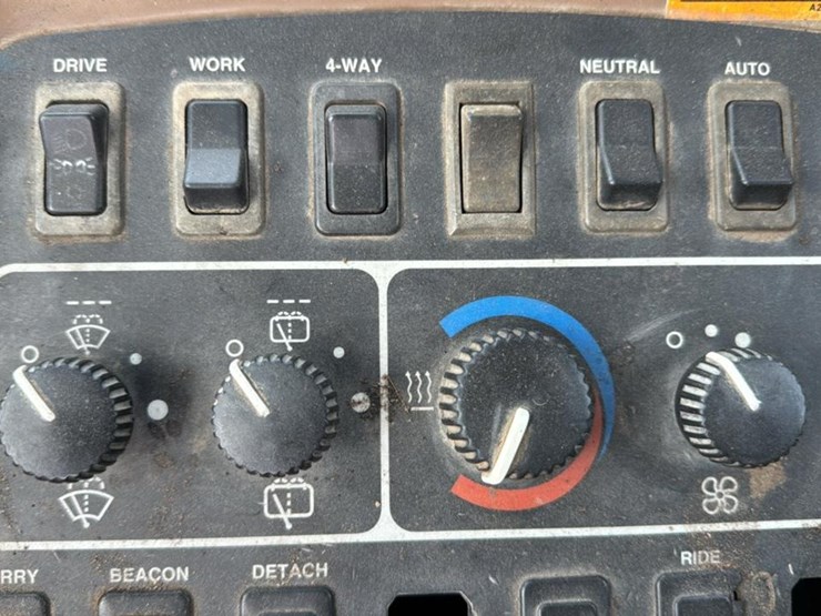 2001-john-deere-444h-image-48