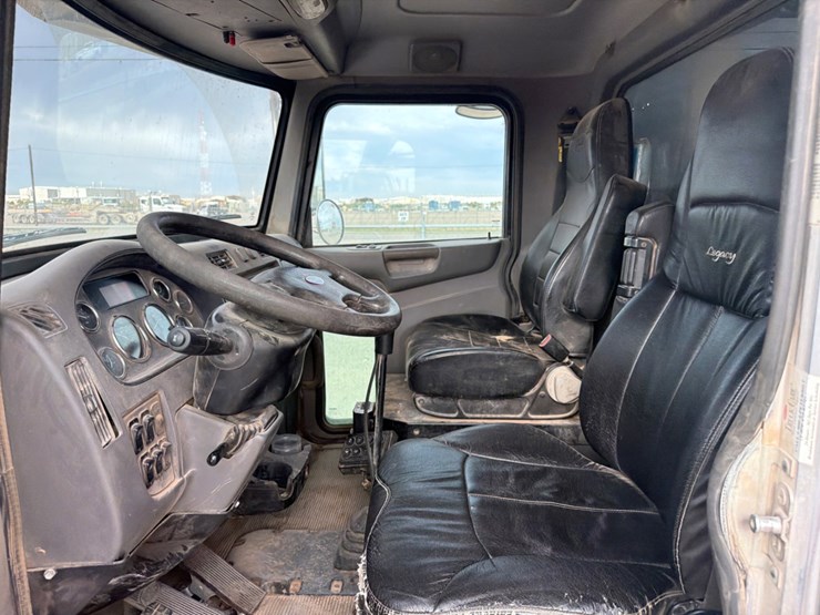 2016-peterbilt-337-image-10