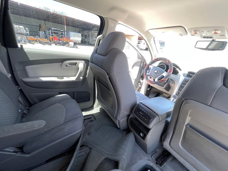 2011-chevrolet-traverse-image-94