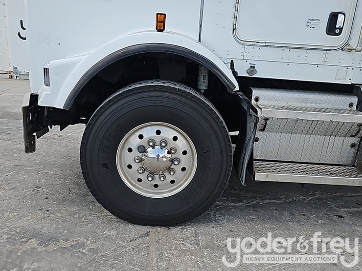 2005-kenworth-t800-image-14