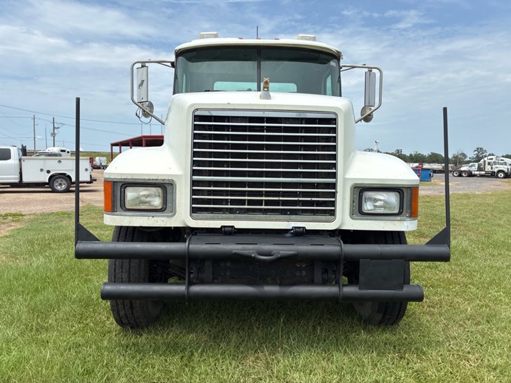 2013-mack-pinnacle-chu613-image-2