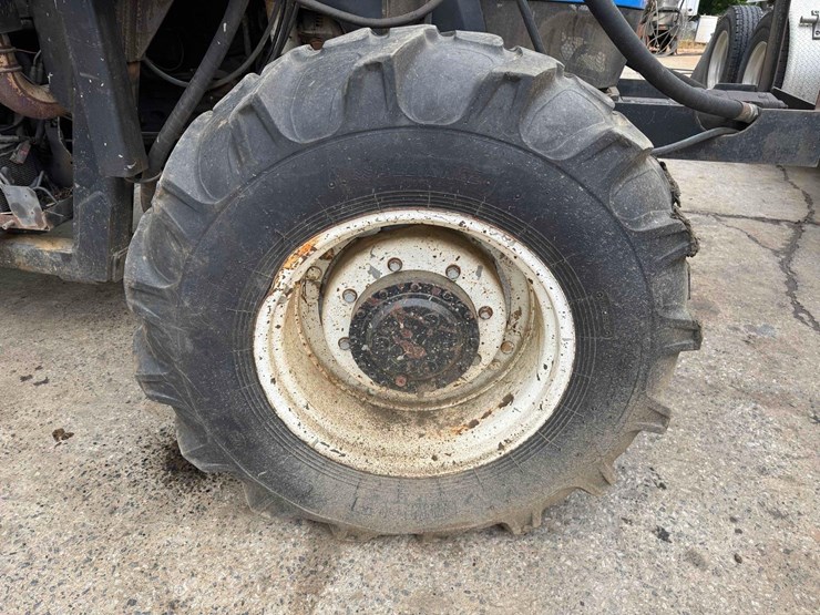 2005-new-holland-ts115a-image-16
