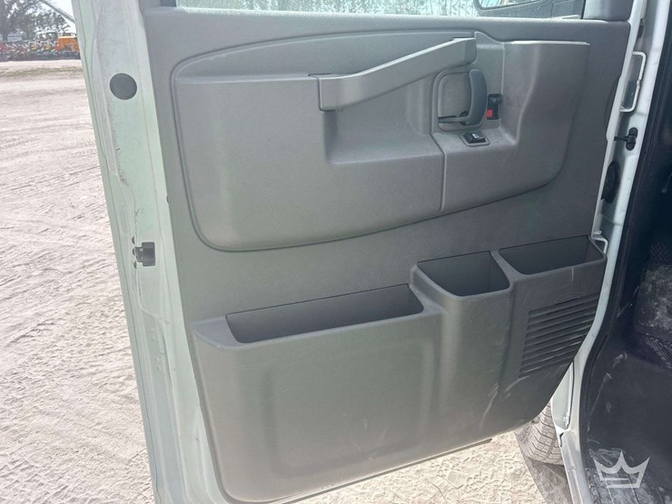 2019-chevrolet-express-2500-image-11