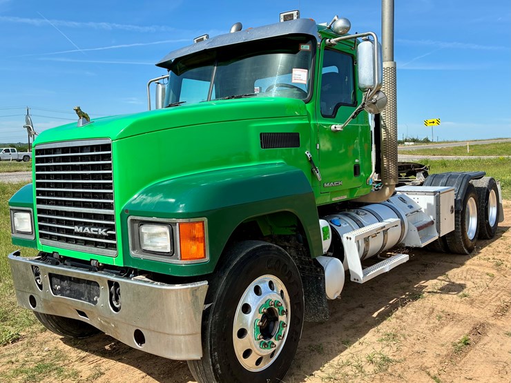2018-mack-pinnacle-image-1