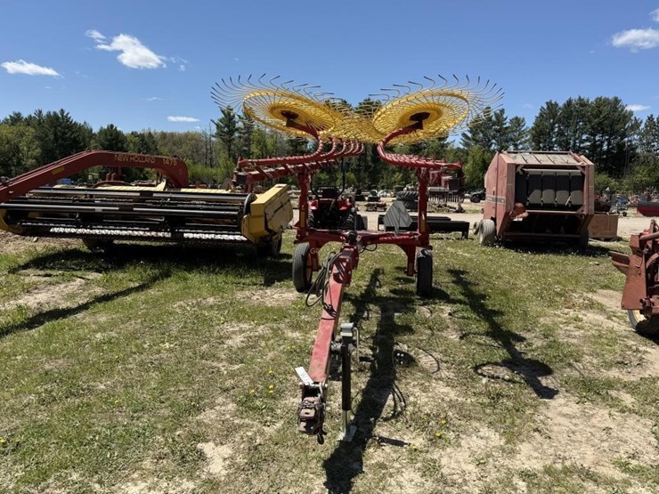 new-holland-1225-image-2