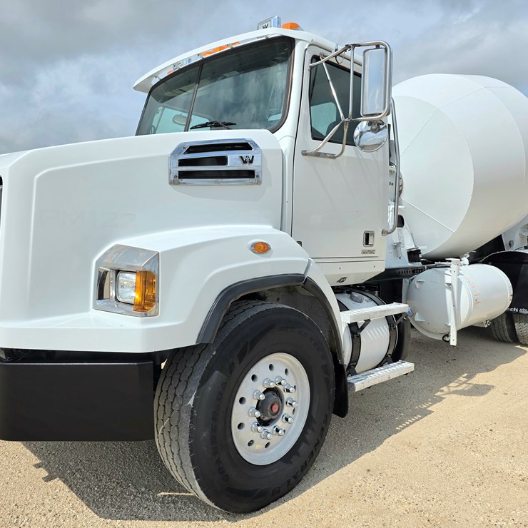 2022 WESTERNSTAR DAYCAB 4700 CONCRETE MIXER TRUCK