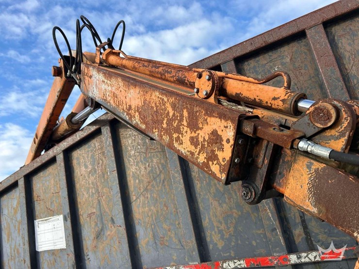 2015-freightliner-m2-106-image-28