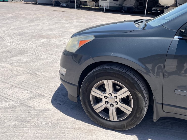 2011-chevrolet-traverse-image-18
