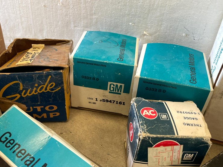 #5379-•-lot-of-general-motors-oe-parts-(las-cruces,-nm)-image-21