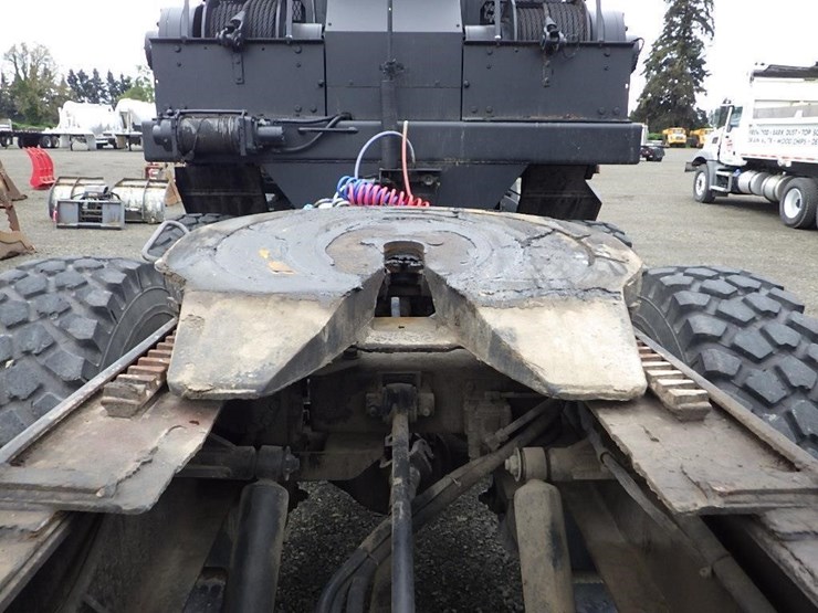 2002-oshkosh-m1070-image-11