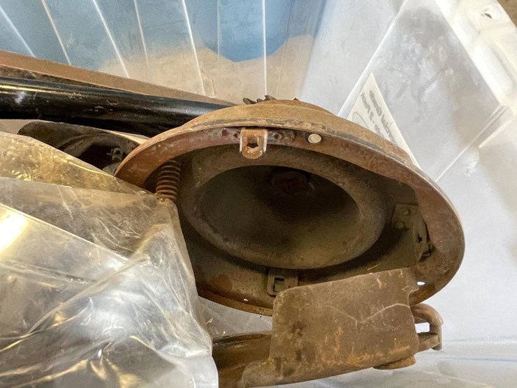 #5403-•-lot-of-classic-car-parts-(las-cruces,-nm)-image-19