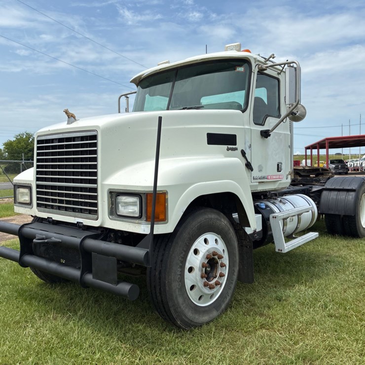 2013 MACK PINNACLE CHU613