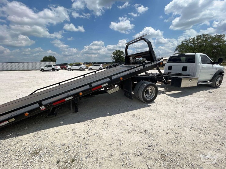 2022-ram-5500-chassis-20ft.-rollback-truck-image-3