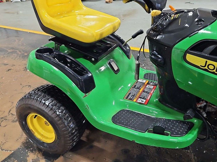john-deere-d120-image-12