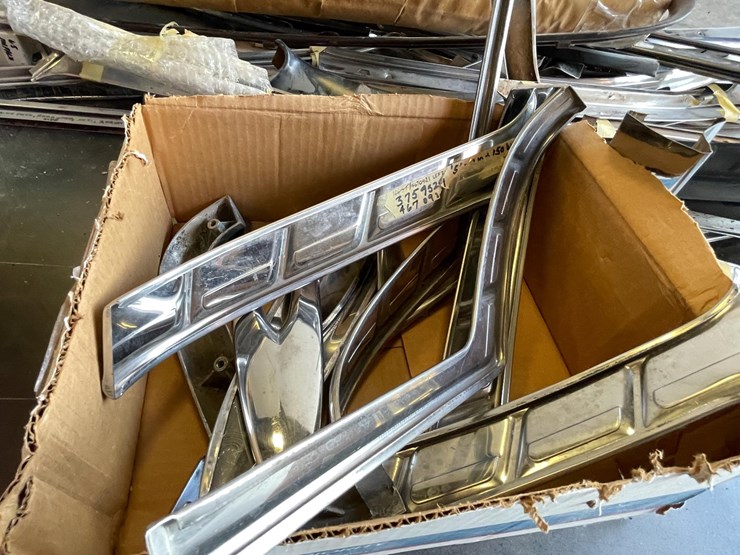 #5398-•-huge-lot-of-classic-car-chrome-trim-(las-cruces,-nm)-image-18