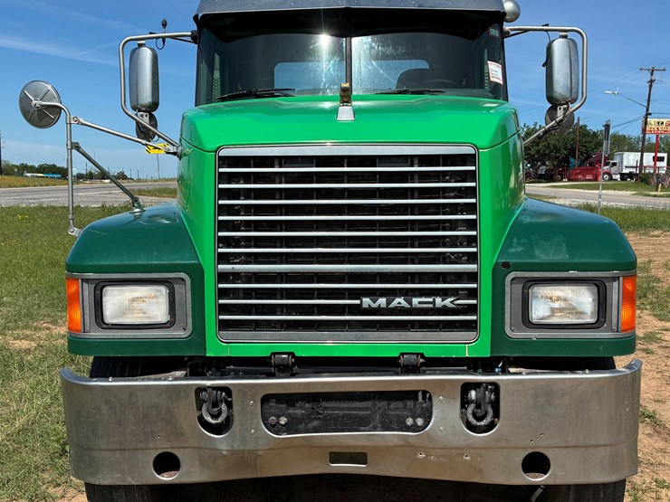 2018-mack-pinnacle-image-2