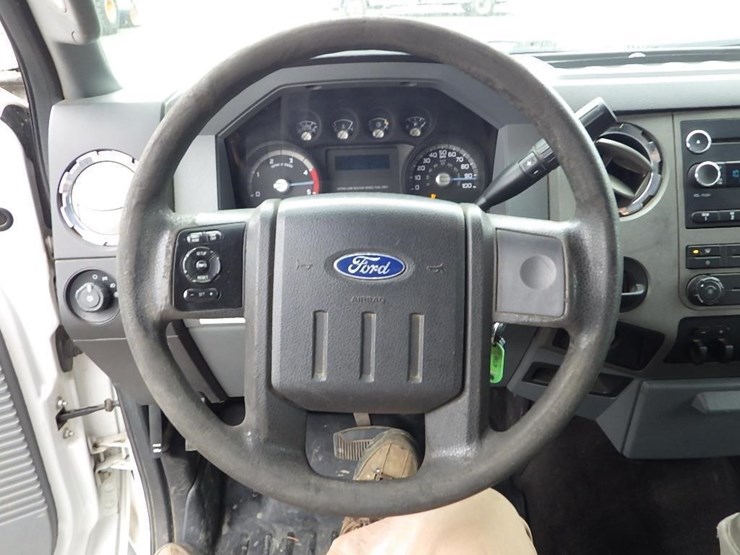 2011-ford-f550-image-33