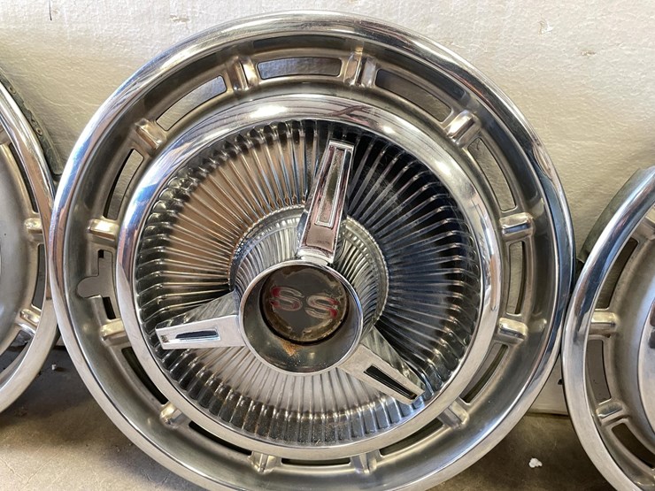 #5358-•-set-of-(4)-1963-impala-s/s-hubcaps-(las-cruces,-nm)-image-4