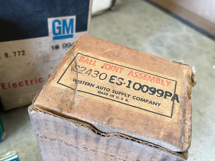 #5379-•-lot-of-general-motors-oe-parts-(las-cruces,-nm)-image-8