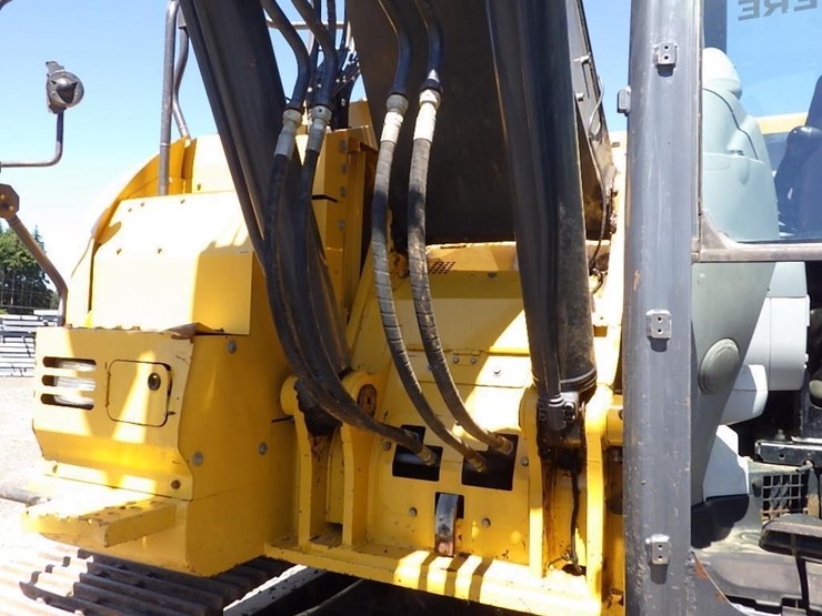 deere-245g-lc-image-15
