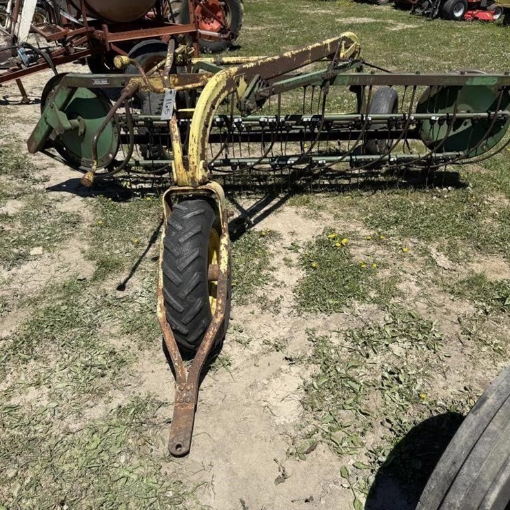 JOHN DEERE 640