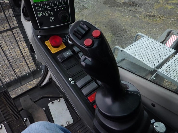 sennebogen-738e-tree-handler-image-49