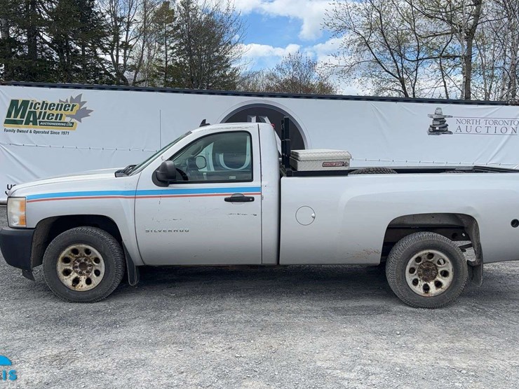 2011-chevrolet-silverado-1500-image-2