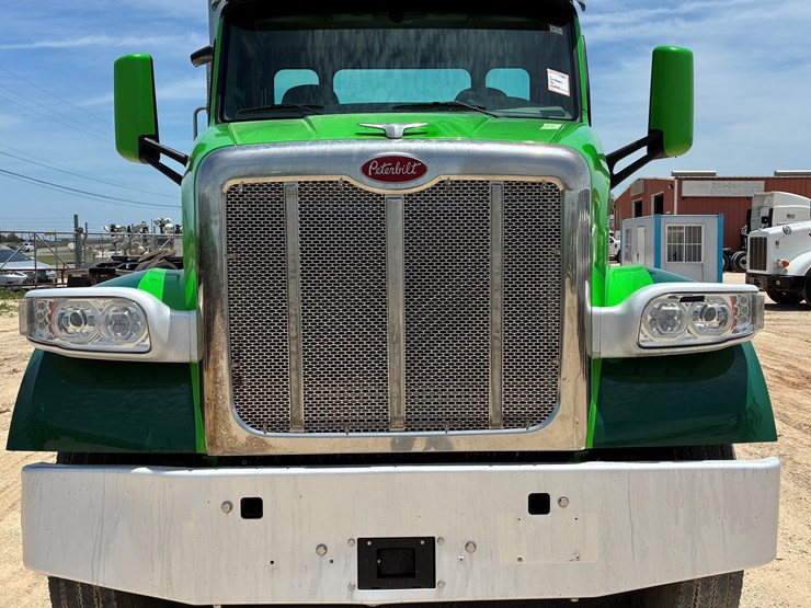2018-peterbilt-567-image-2