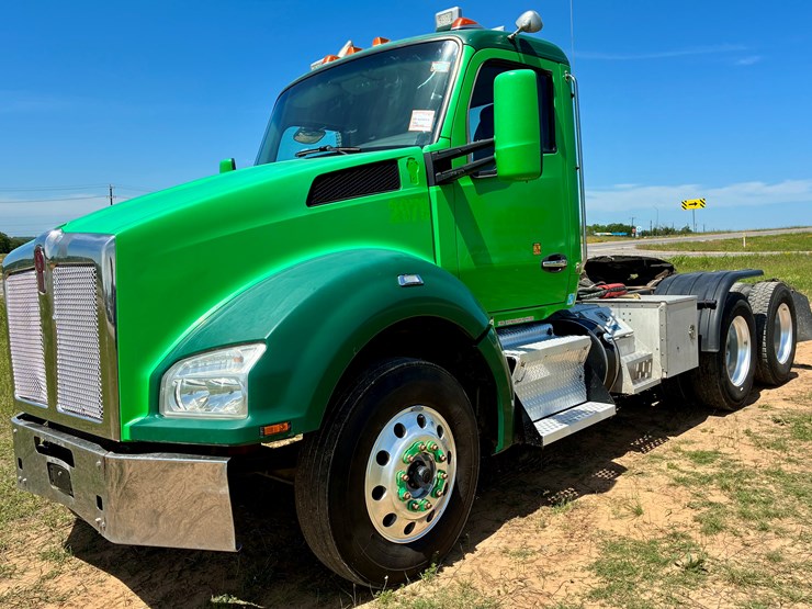2020-kenworth-t880-image-1