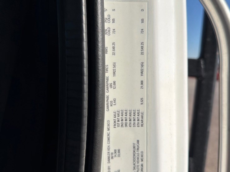 2019-freightliner-m2-106-image-13