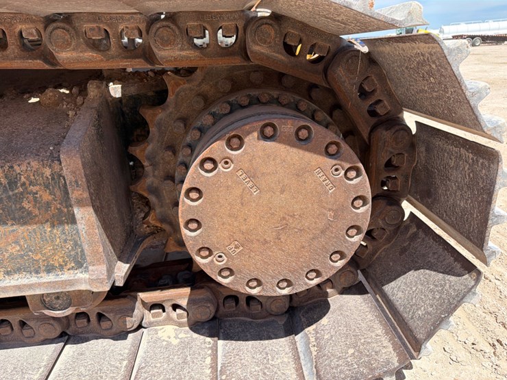 2005-deere-270c-lc-image-11