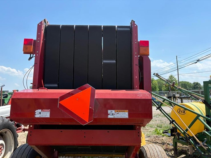 new-holland-br7060-image-7