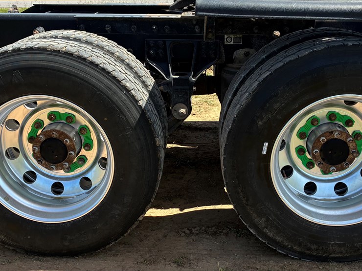 2020-kenworth-t880-image-12