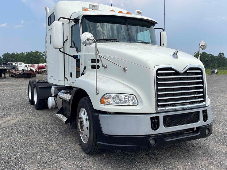 2014-mack-cxu613-image-3