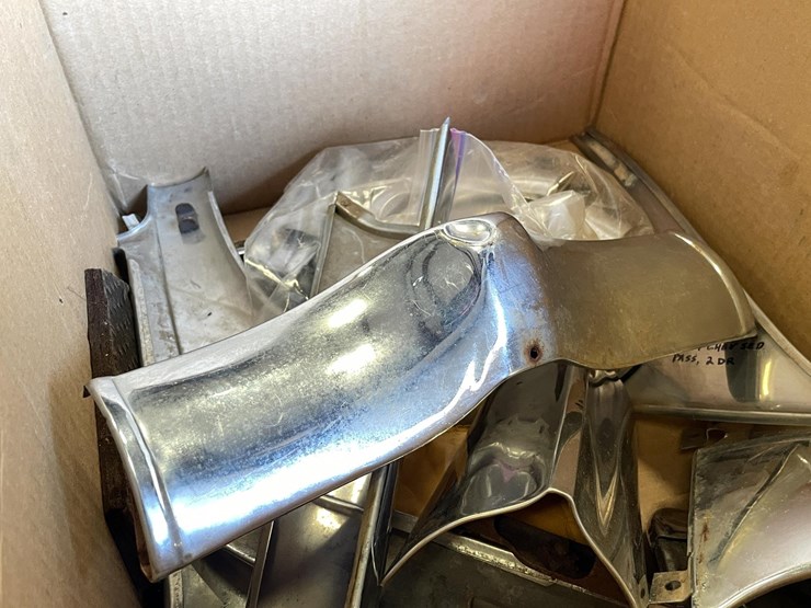 #5398-•-huge-lot-of-classic-car-chrome-trim-(las-cruces,-nm)-image-15