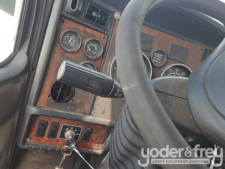2005-kenworth-t800-image-33