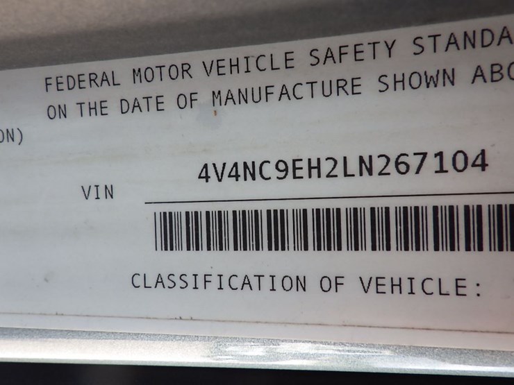 2020-volvo-vnl300-image-24