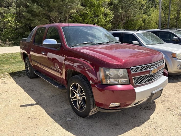 2007-chevrolet-avalanche-truck-image-3