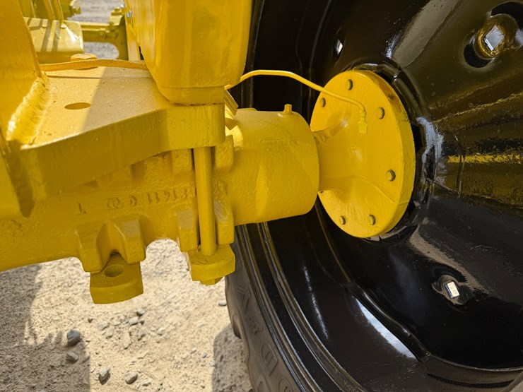 john-deere-301-image-9