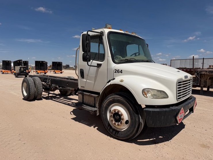 2008-freightliner-m2-cab-&-chassis-image-3