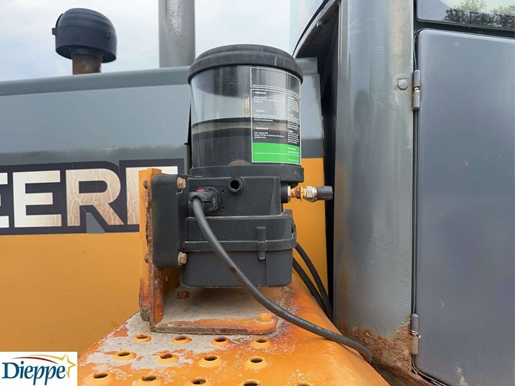 2011-deere-544k-image-19