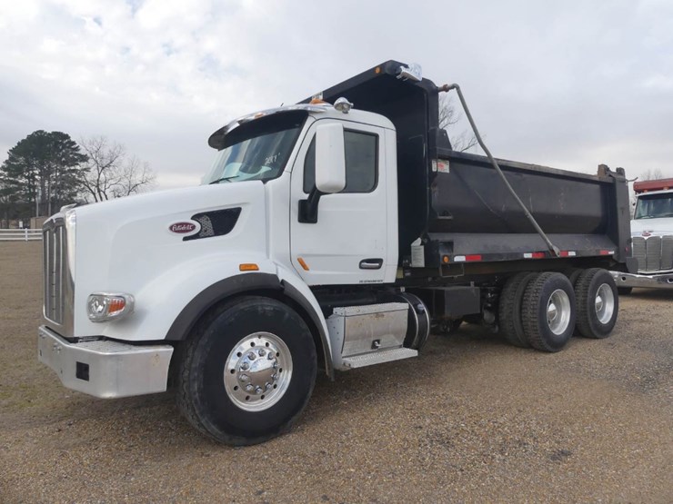 2017-peterbilt-567-image-1
