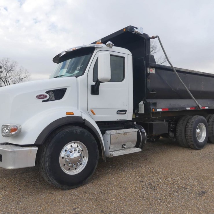 2017 PETERBILT 567