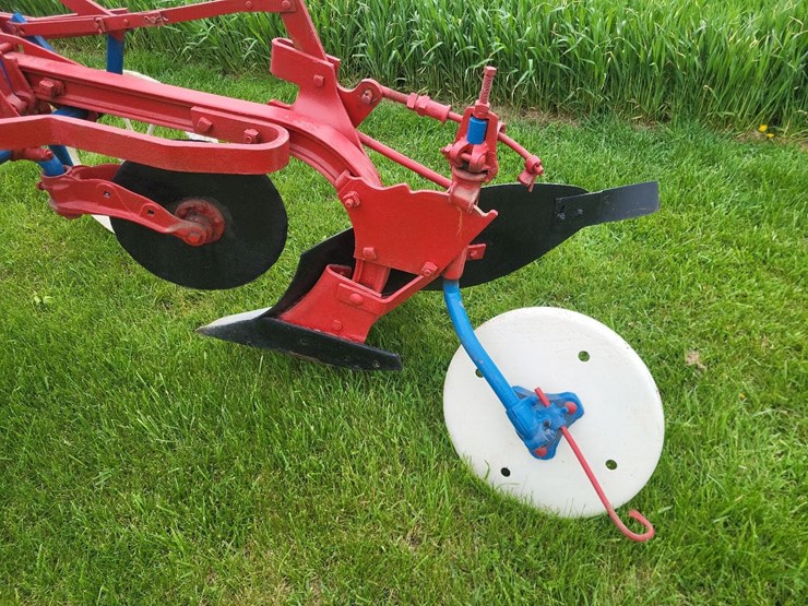international-1-bottom-pull-type-moldboard-plow-image-13